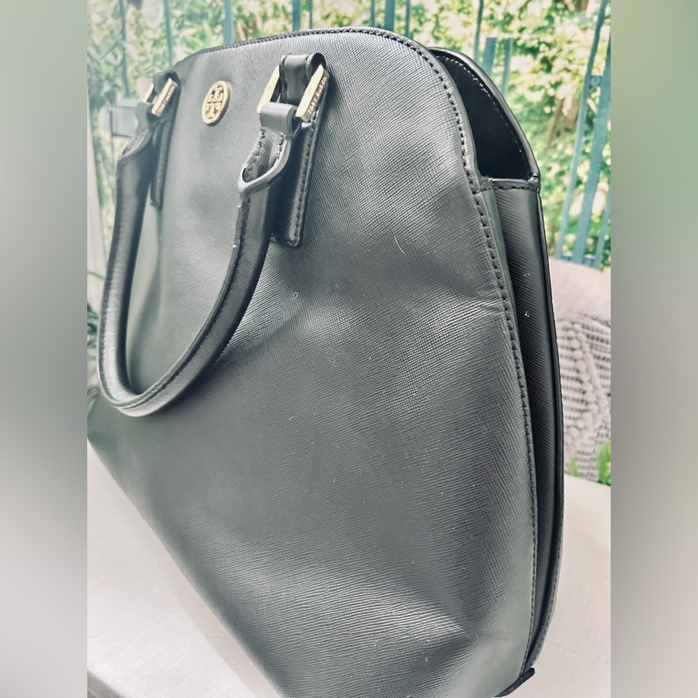 Tory Burch Authenticated Robinson Dome Saffiano Leather Purse - Picture 4 of 9